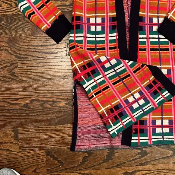 Adorable Anthropologie sweater size XS. Split sides. Bright Christmas cardigan. - Picture 4 of 4